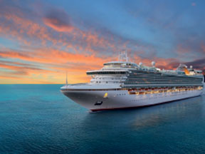 Cruise-Ship Cruise Ship